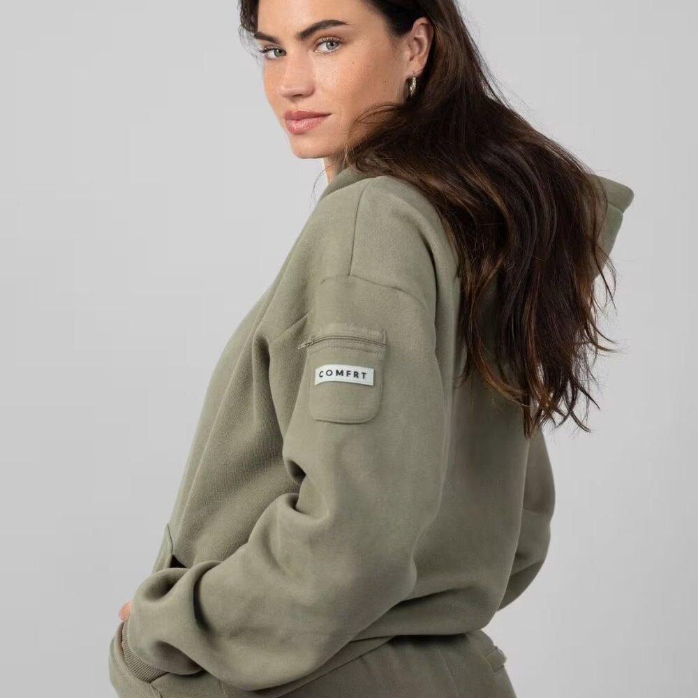 Comfrt Travel Essentials Hoodie - NWT - Picture 2 of 4